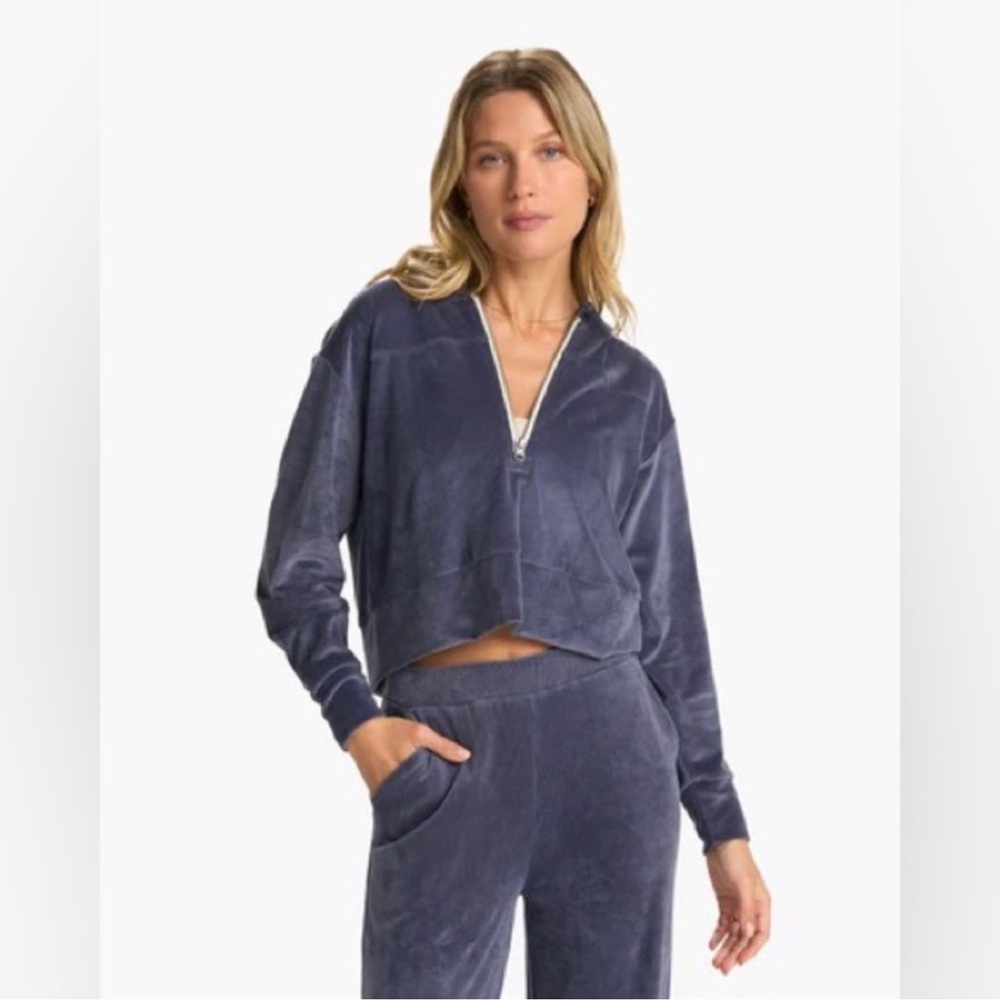 Vuori Haven Ribbed Velvet Cropped Quarter Zip Hoodie in Azure Size Large